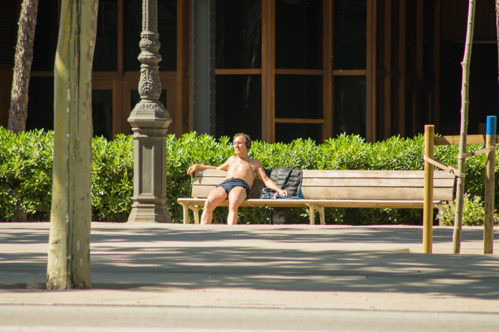 A man having a rest on the bench at Diagonal avenue