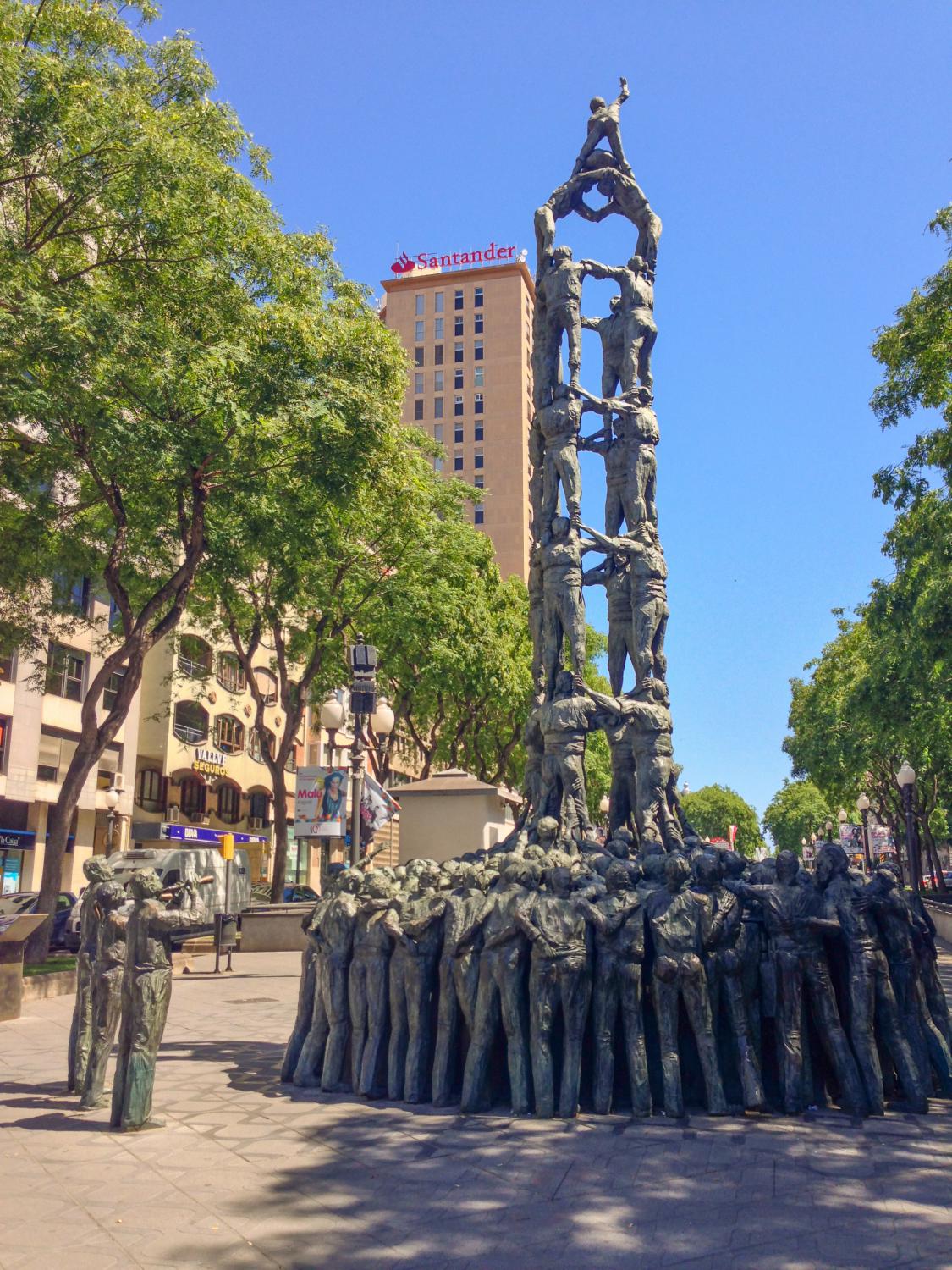 Monument to the casteliers on the Rambla Nova, Tarragona