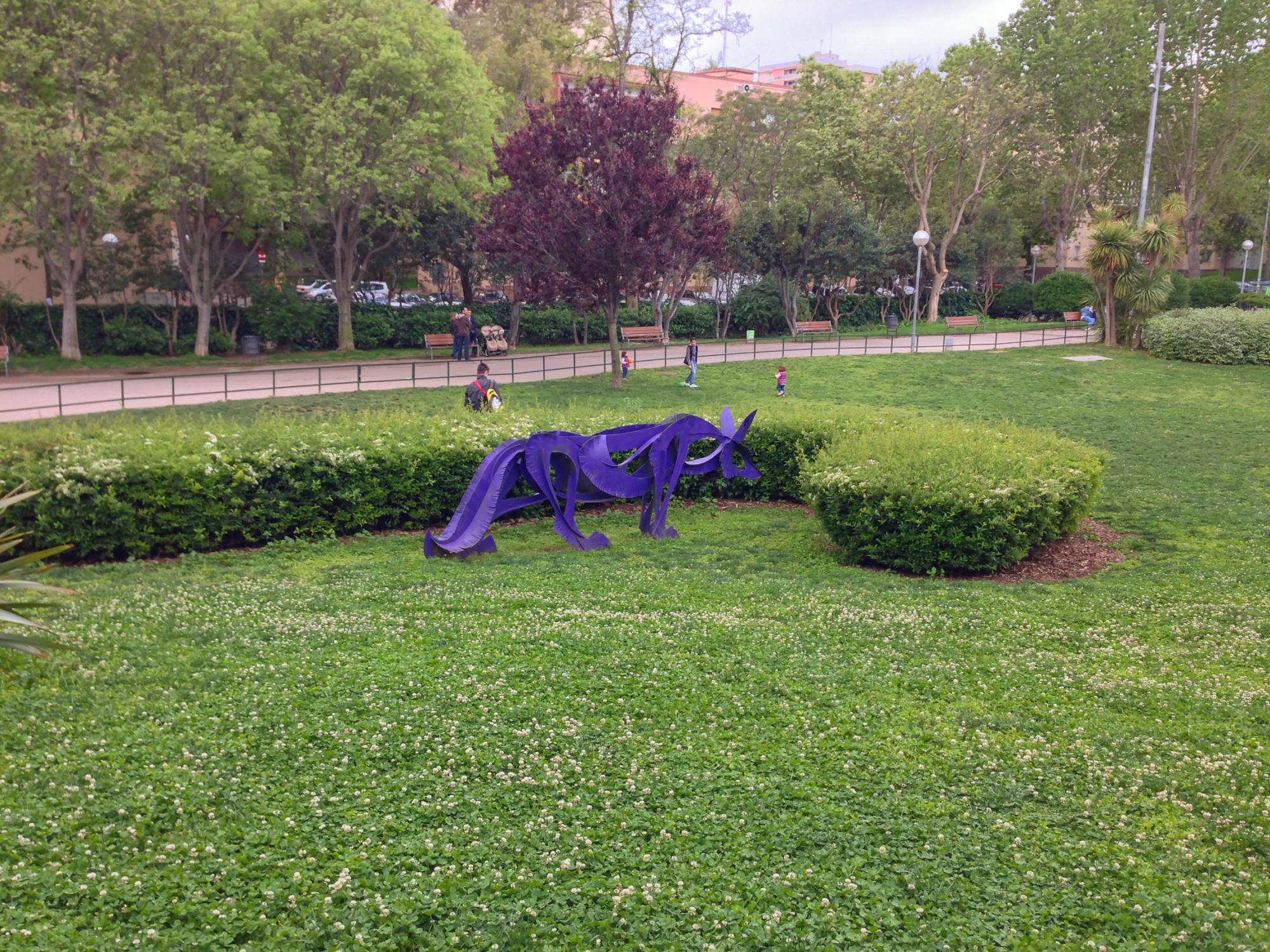 Metal sculpture of a purple dog in the Parc de la Guineueta, Barcelona